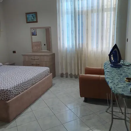 Affordable, Beachfront Lägenhet Durrës