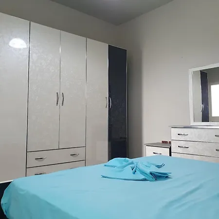 Affordable, Beachfront Apartmán